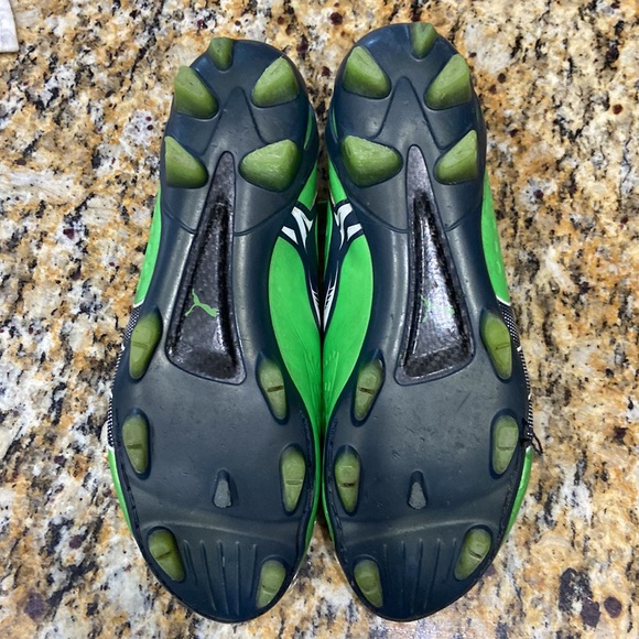 Men’s Puma Cleats - Picture 3 of 10